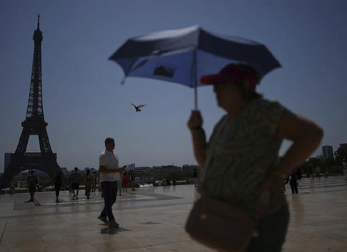 在场Global丨英国研究估计：化石燃料燃烧导致欧洲近期热浪中1500人死